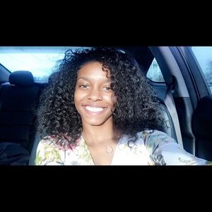 Meet your Posher, Alexis